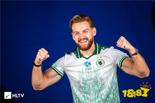 Uzi微博分享健身照片：上海最近下雨，跑的很爽