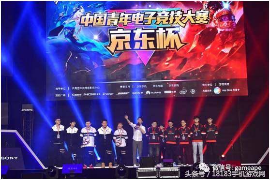 GALA 成功自救！ JIEJIE 被击败并被杀， Four 人， TheShy Youlong 对抗三人， Alone 并且 Invictus Gaming 赢得了第一场比赛