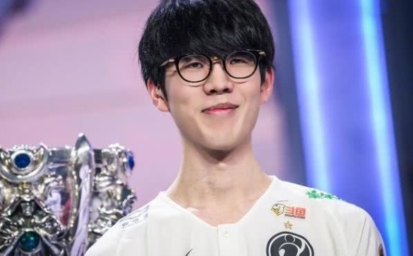 LOL Esports官方推特： Elk 是世界上最好的ADC之一！